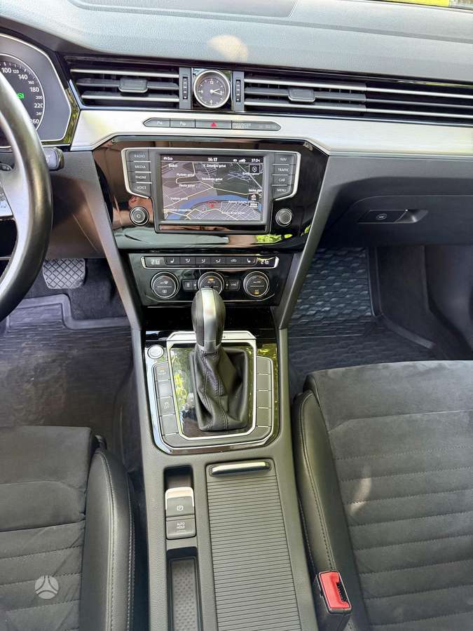 Volkswagen Passat - 11