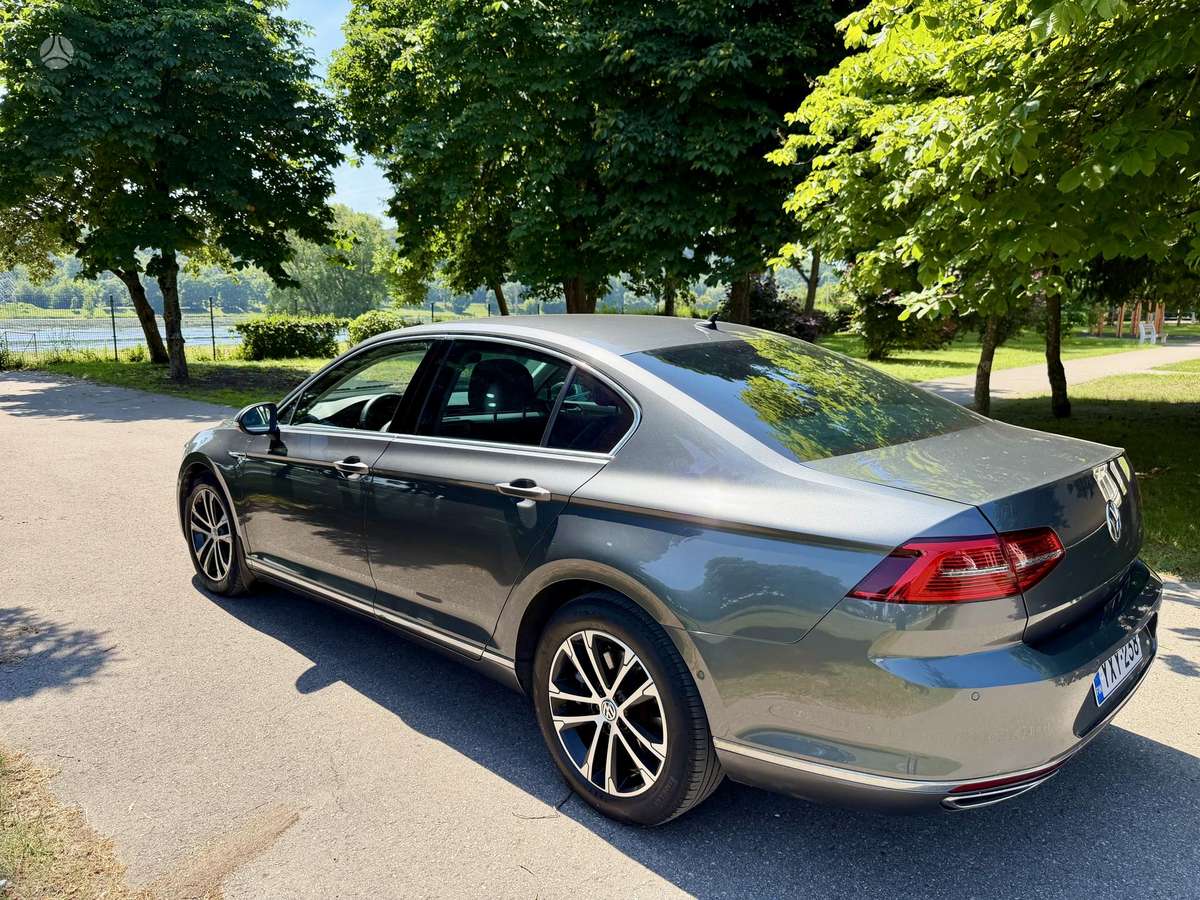 Volkswagen Passat - 2