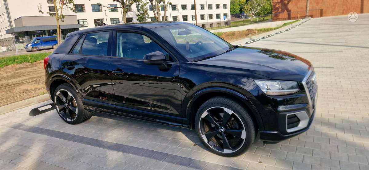 Audi Q2, 1.6 l., off-road / crossover