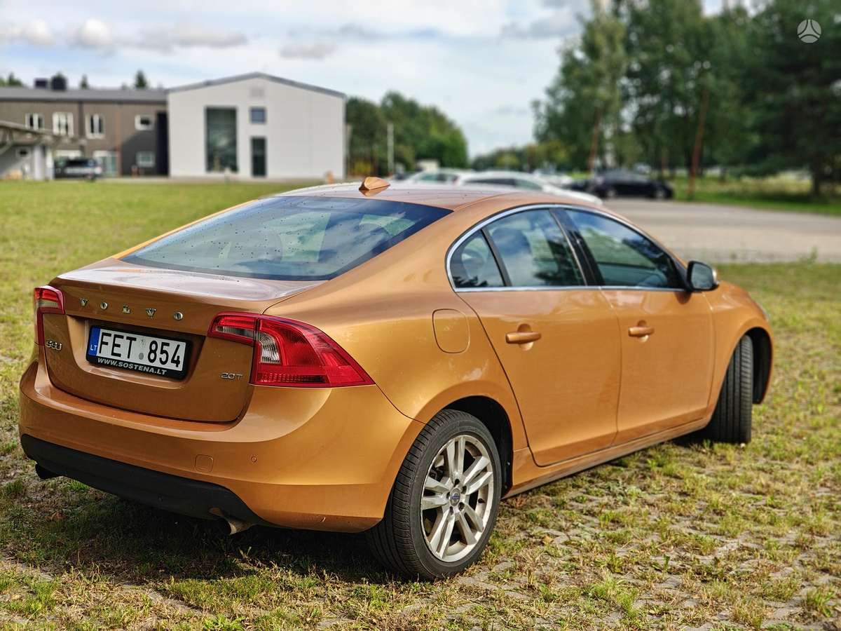 Volvo S60, 2.0 l., Седан