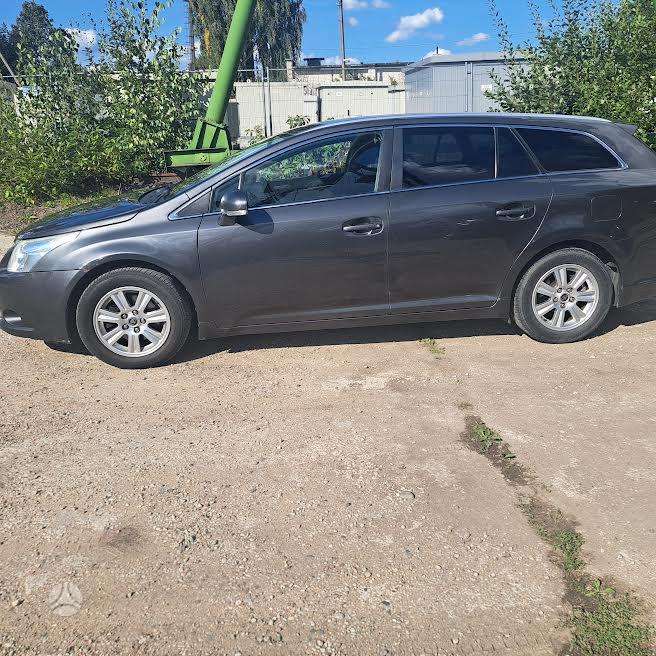 Toyota Avensis - 1