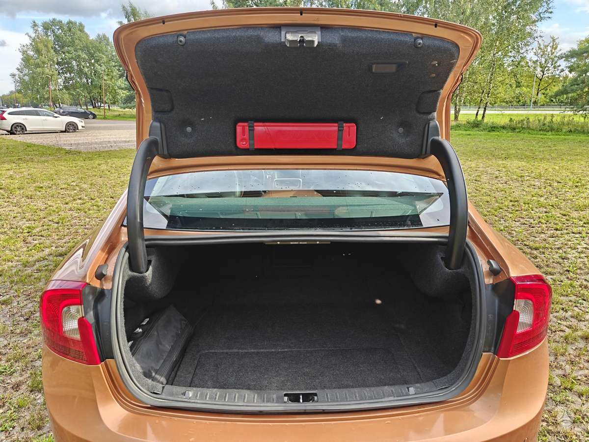 Volvo S60, 2.0 l., Седан