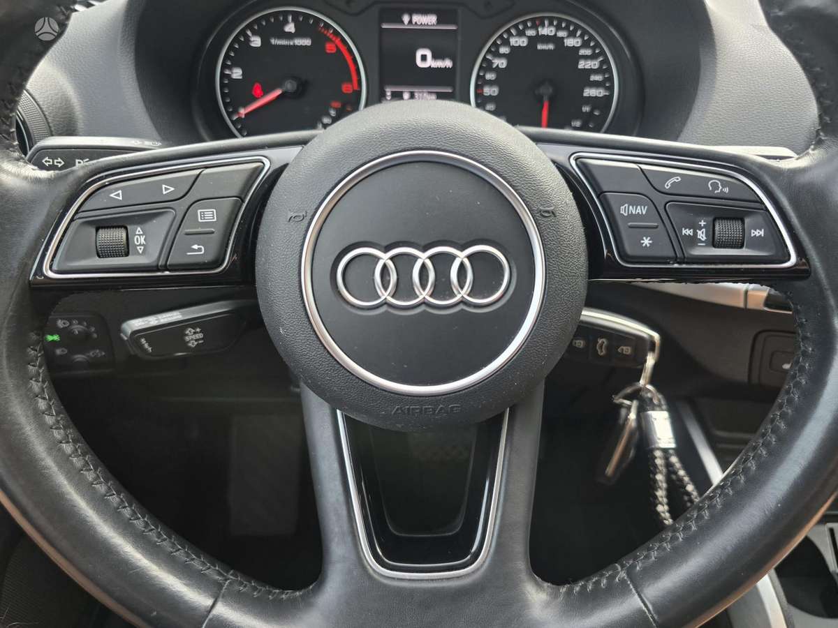 Audi Q2, 1.6 l., off-road / crossover