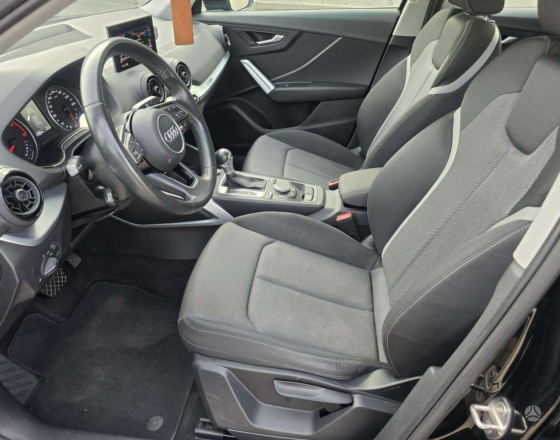 Audi Q2, 1.6 l., off-road / crossover