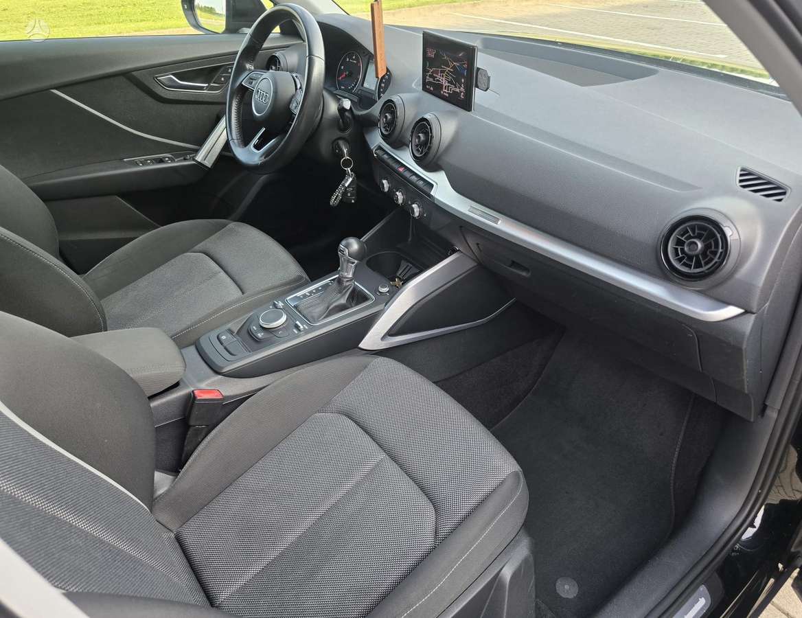Audi Q2, 1.6 l., off-road / crossover