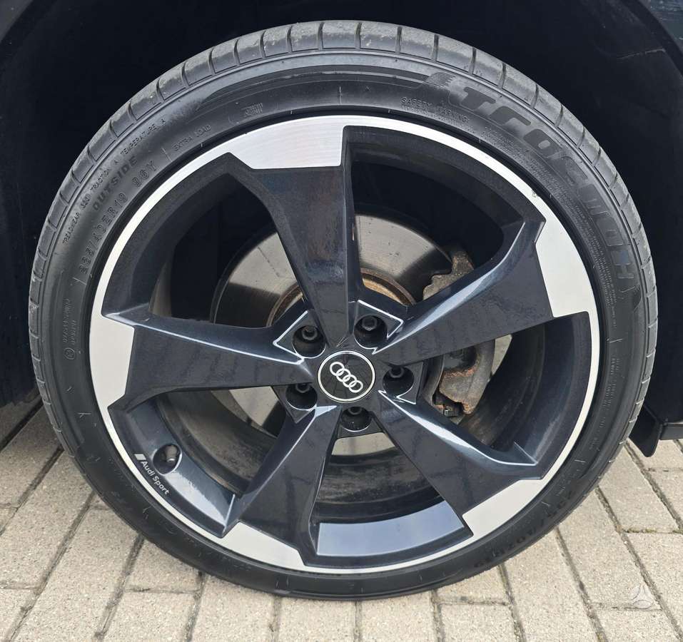 Audi Q2, 1.6 l., off-road / crossover