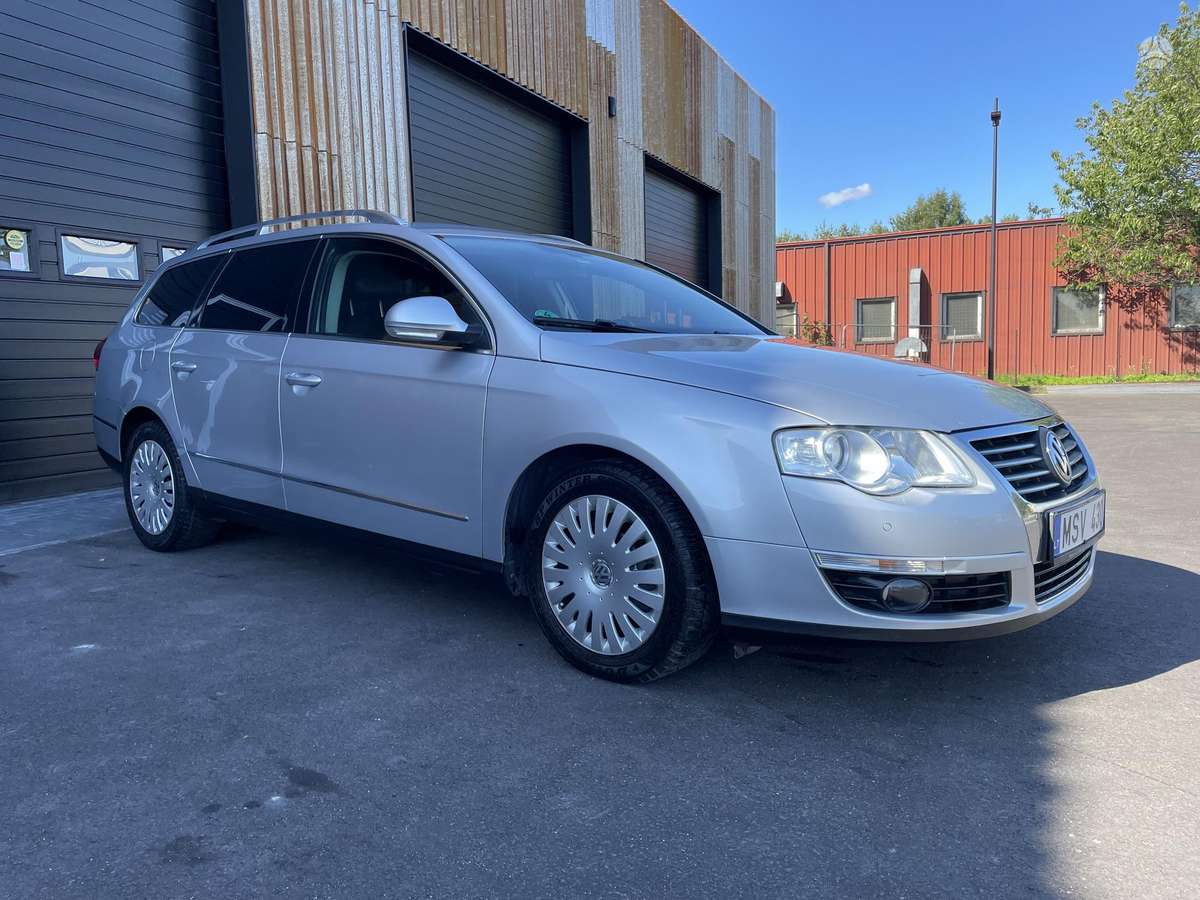 Volkswagen Passat - 1