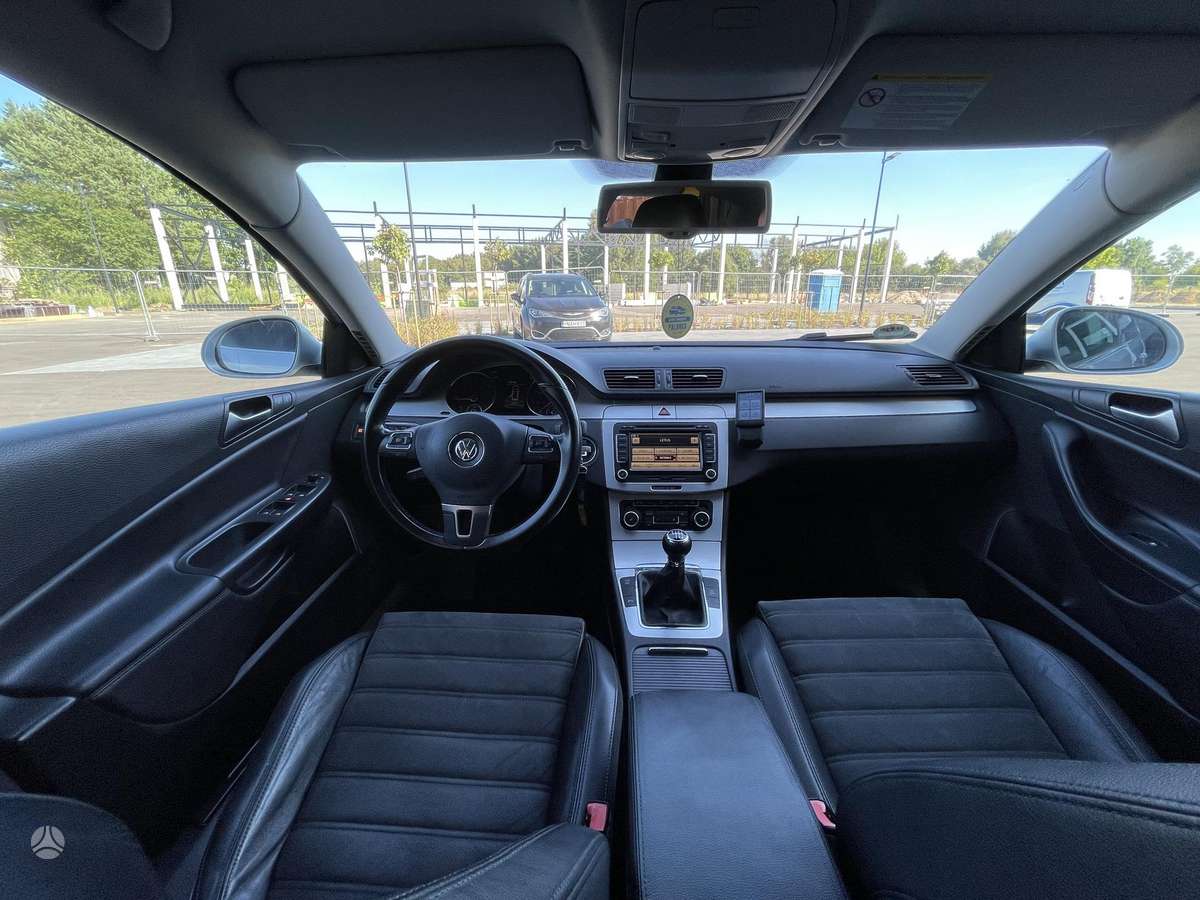 Volkswagen Passat - 12