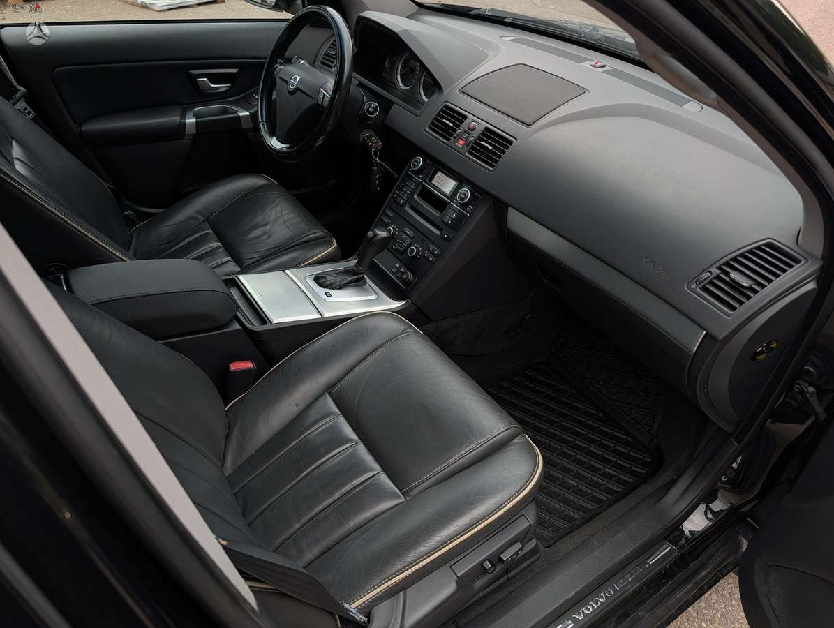 Volvo XC90 - 11