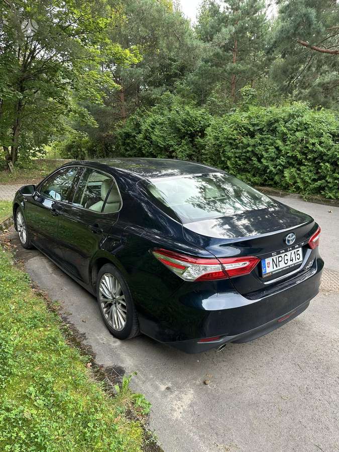 Toyota Camry - 5