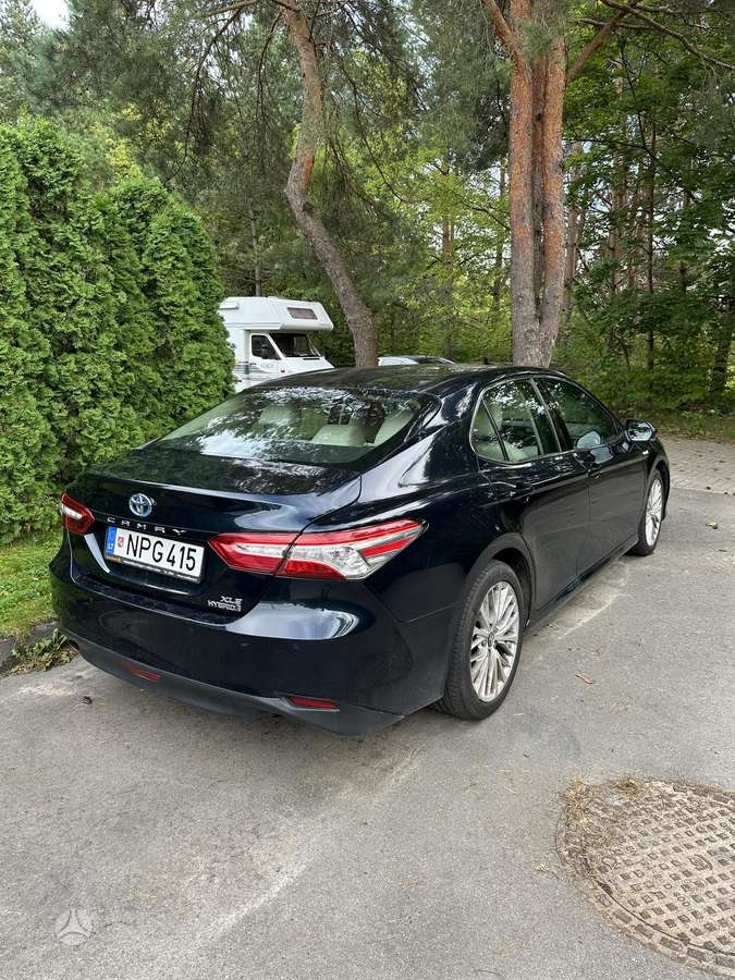 Toyota Camry - 4