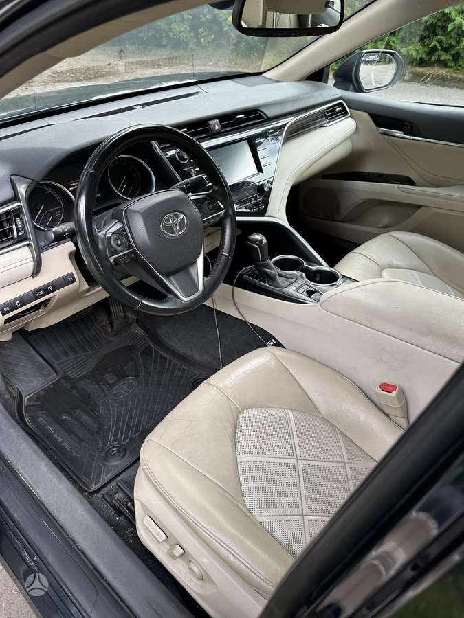 Toyota Camry - 8