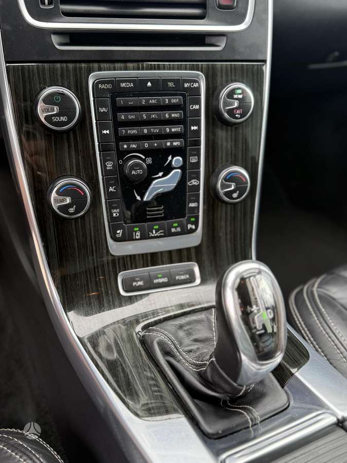 Volvo V60 2013 — photo 12