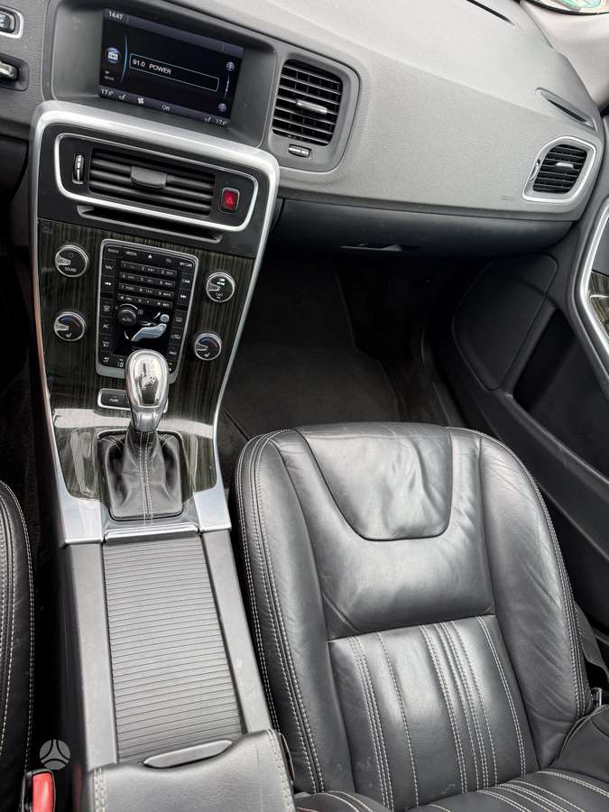 Volvo V60 2013 — photo 15