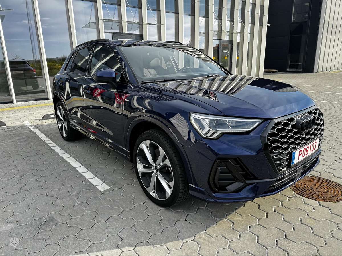 Audi Q3, 2.0 l., Минивэн