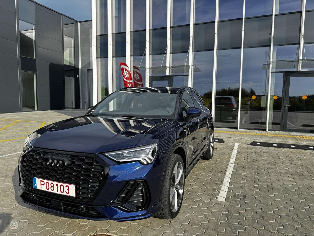 Audi Q3, 2.0 l., Минивэн