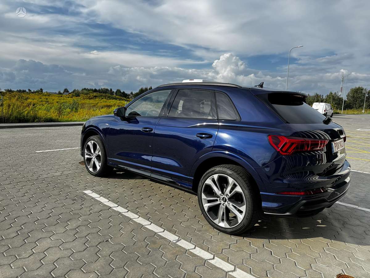Audi Q3, 2.0 l., Минивэн