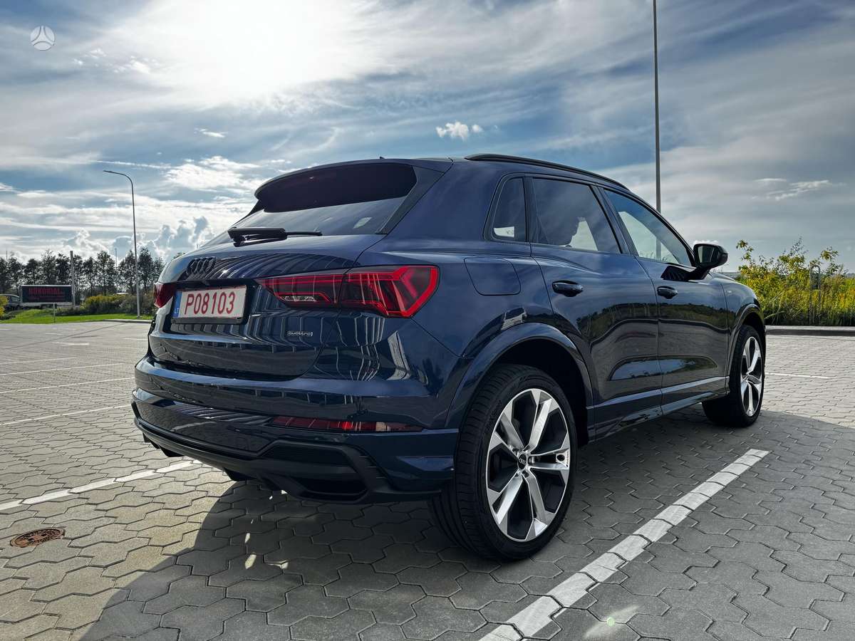 Audi Q3, 2.0 l., Минивэн