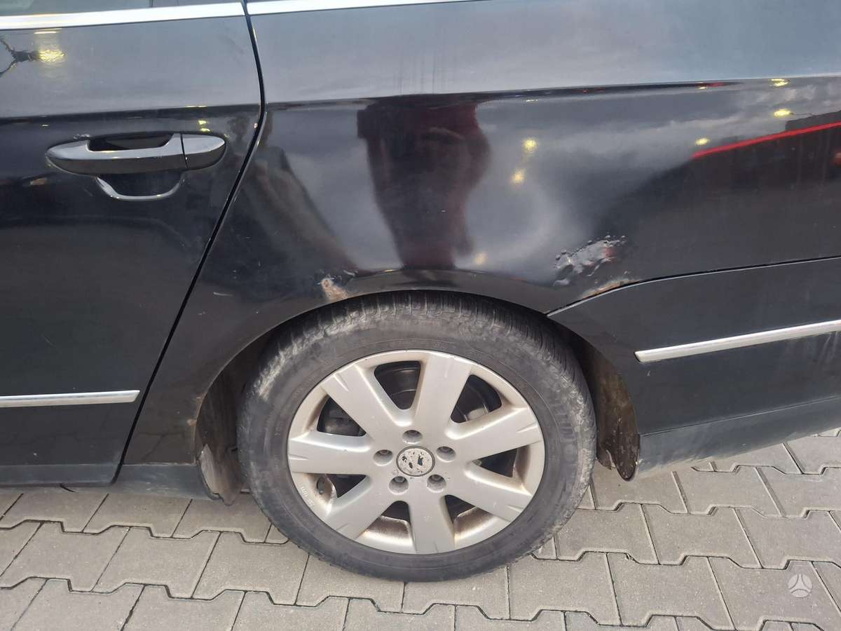 Volkswagen Passat - 4
