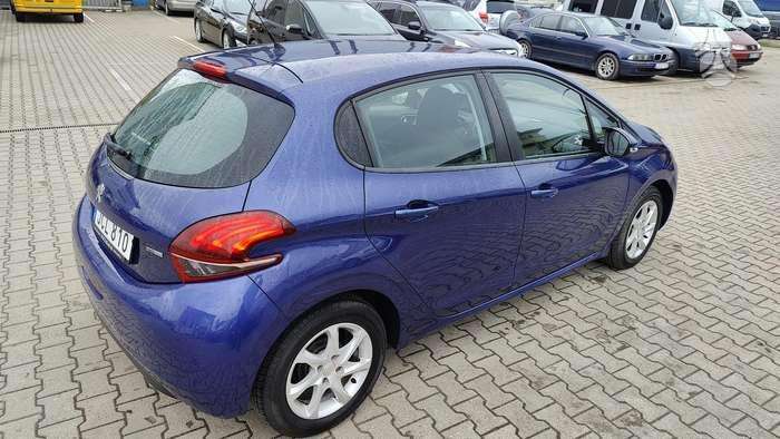 Peugeot 208, 1.2 l., hatchback
