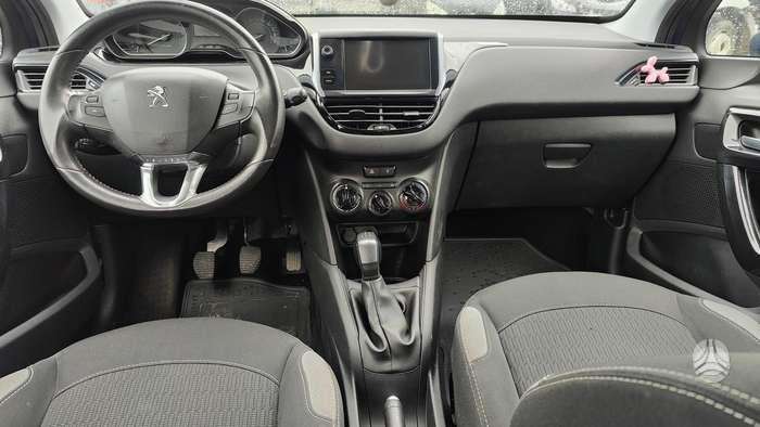 Peugeot 208 - 10