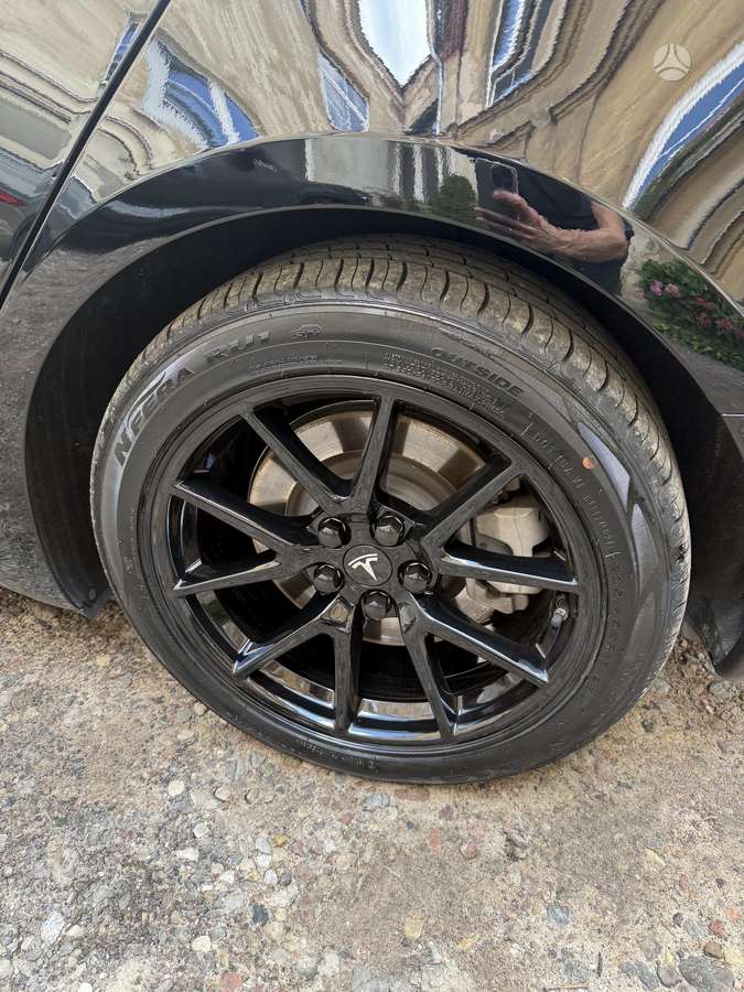 Tesla Model 3 - 9