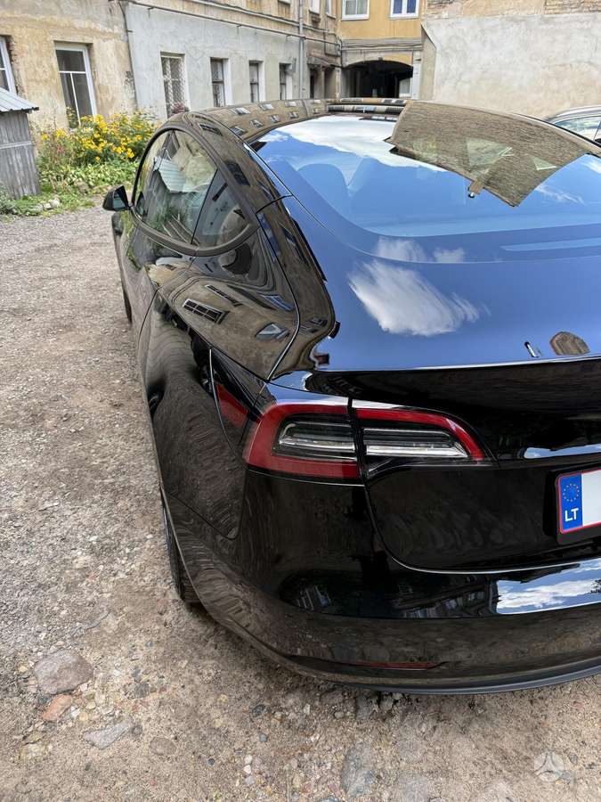 Tesla Model 3 - 6