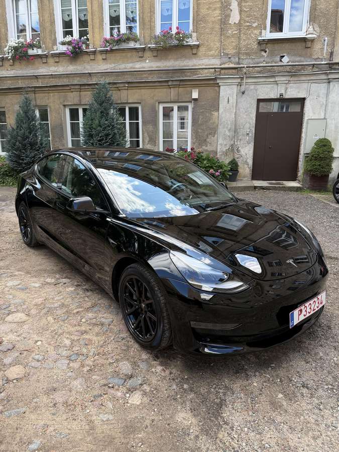 Tesla Model 3 - 2