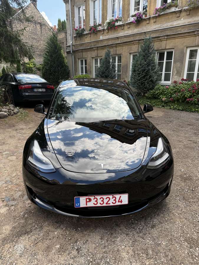 Tesla Model 3 - 3