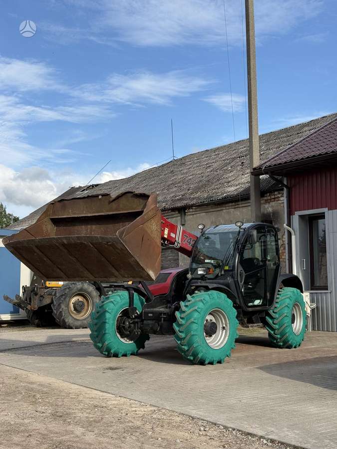 Case-IH 742 FarmLift, self-propelled loaders