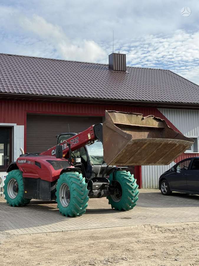 Case-IH 742 FarmLift, self-propelled loaders