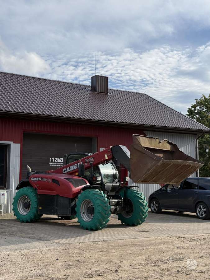 Case-IH 742 FarmLift, self-propelled loaders