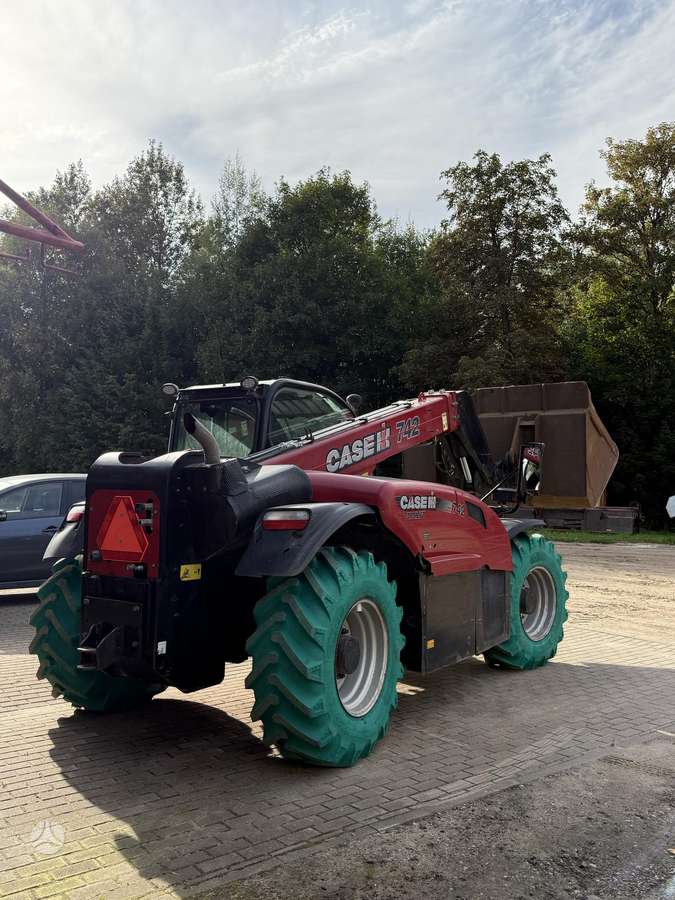Case-IH 742 FarmLift, self-propelled loaders