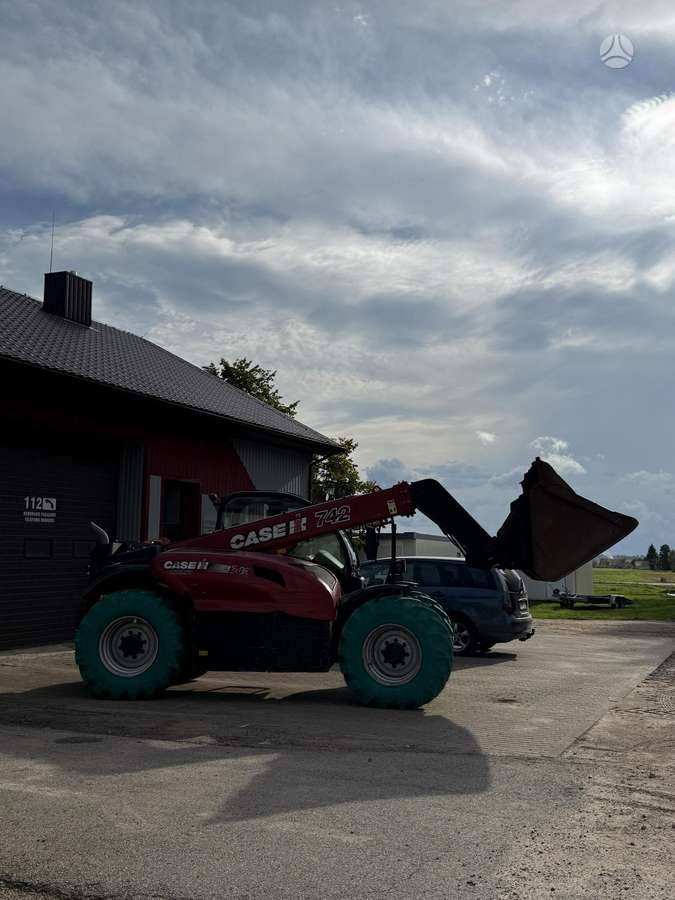 Case-IH 742 FarmLift, self-propelled loaders