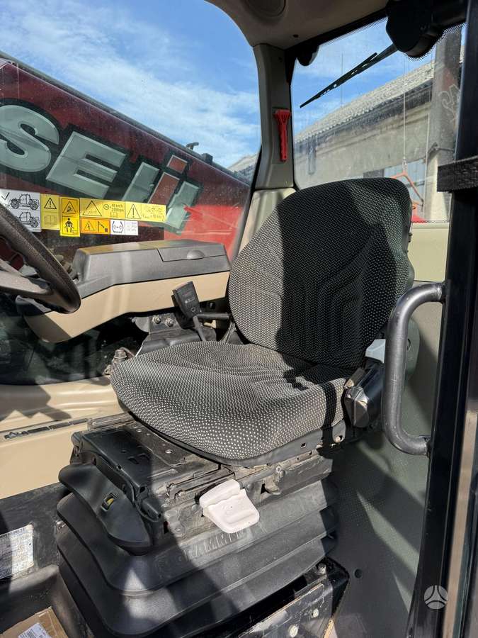 Case-IH 742 FarmLift, self-propelled loaders