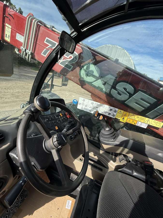 Case-IH 742 FarmLift, self-propelled loaders