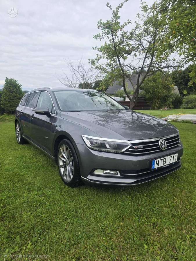 Volkswagen Passat - 1