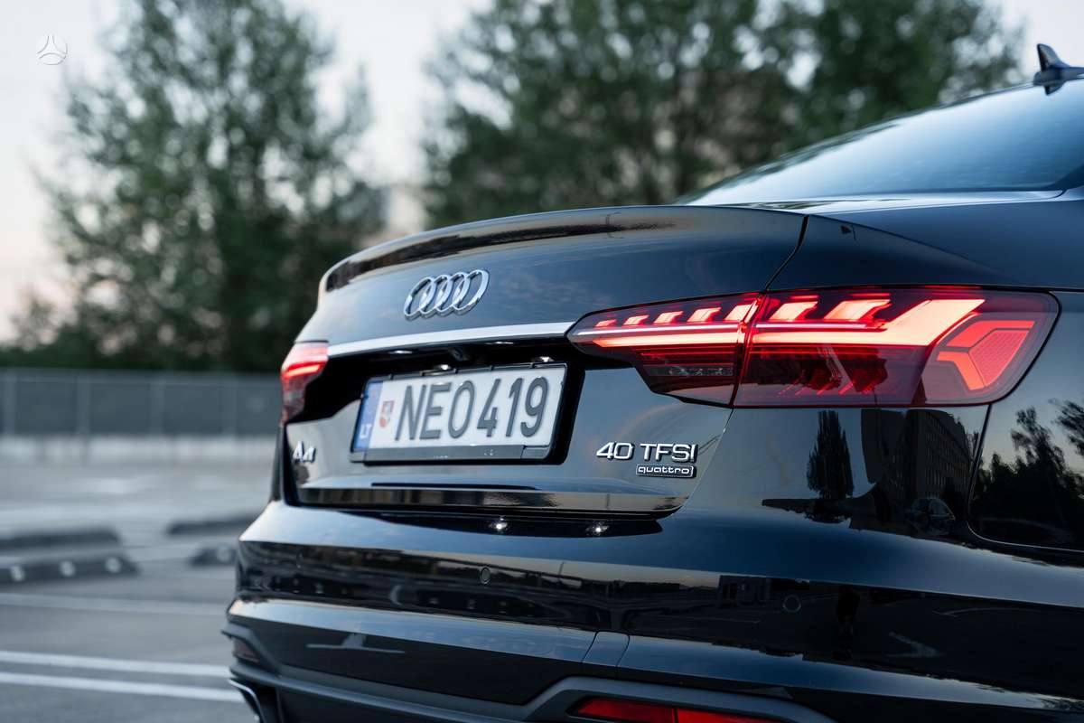 Audi A4, 2.0 l., Седан
