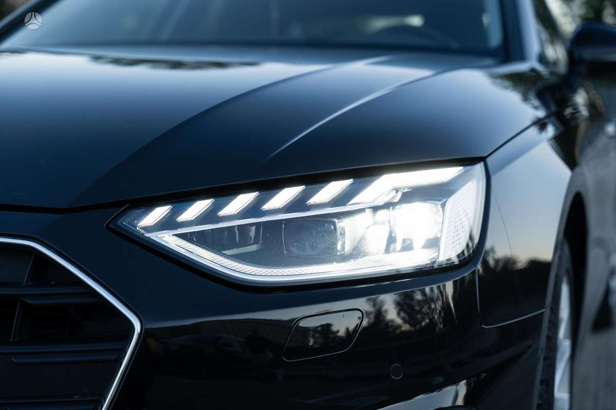 Audi A4, 2.0 l., Седан