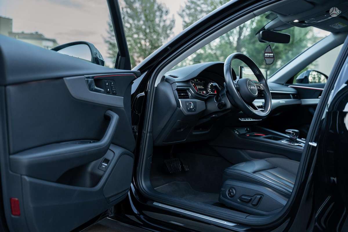 Audi A4, 2.0 l., Седан