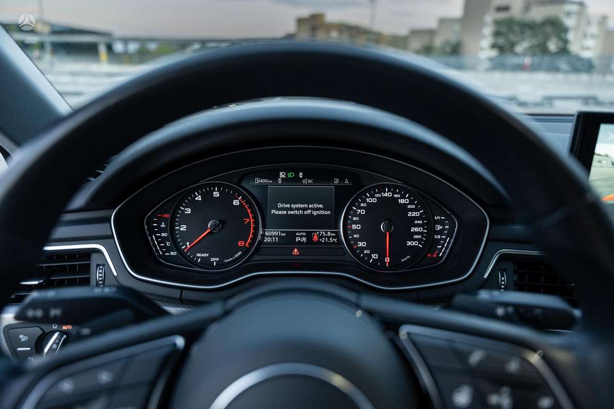 Audi A4, 2.0 l., Седан