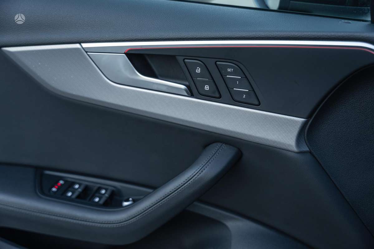 Audi A4, 2.0 l., Седан