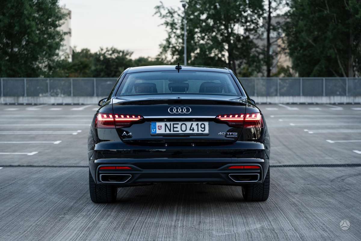 Audi A4, 2.0 l., Седан