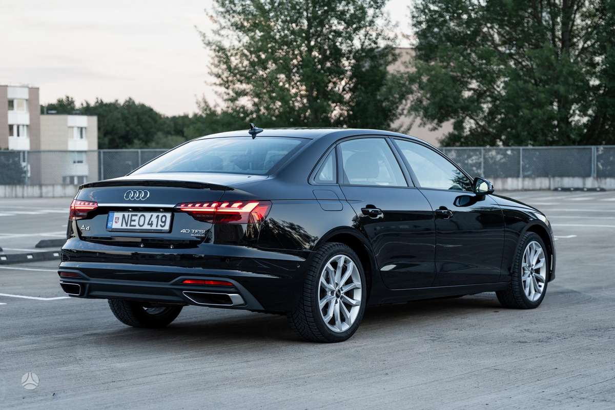 Audi A4, 2.0 l., Седан
