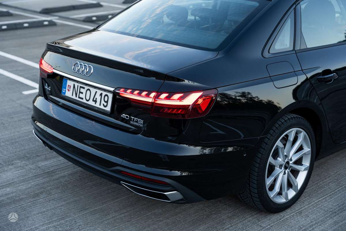 Audi A4, 2.0 l., Седан