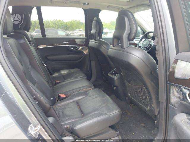 Volvo XC90 - 11