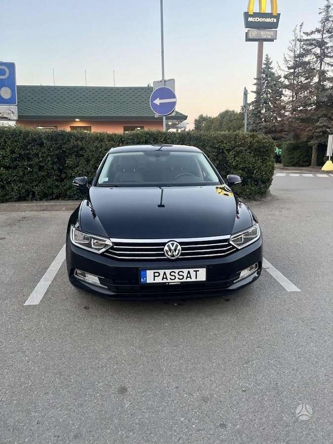 Volkswagen Passat - 1