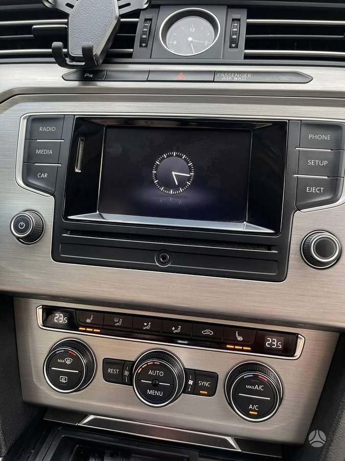 Volkswagen Passat - 8