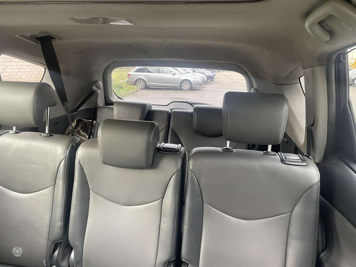 Toyota Prius+ - 11