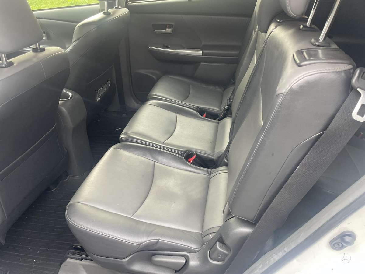 Toyota Prius+ - 12